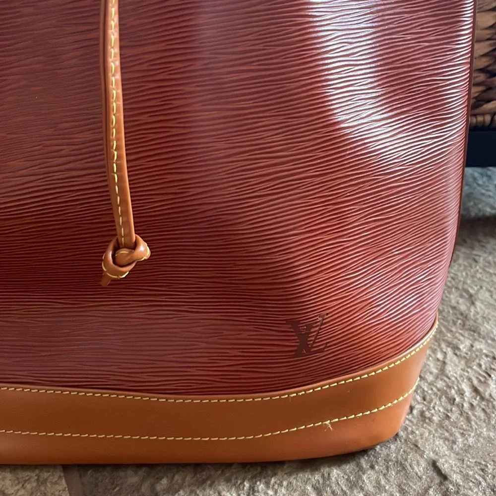 + Louis Vuitton + Epi Noe 2 Bucket Bag - Picture 8 of 15
